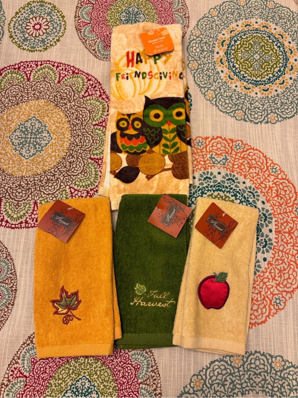 NWT GORGEOUS Autumn Towel Set- 1 Kitchen & 3 Fingertip